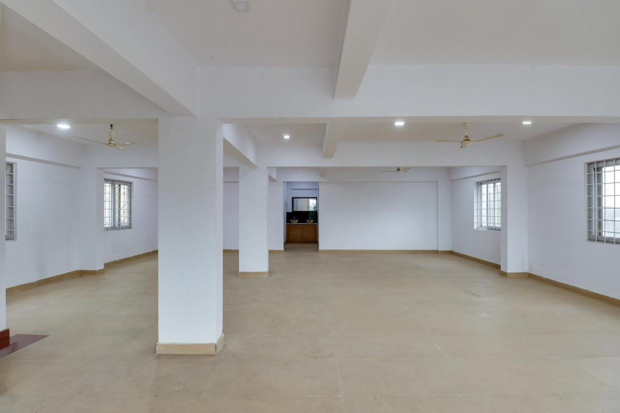 Oyo Flagship Gayathri Lodging & Boarding Hotel Bangalore Luaran gambar