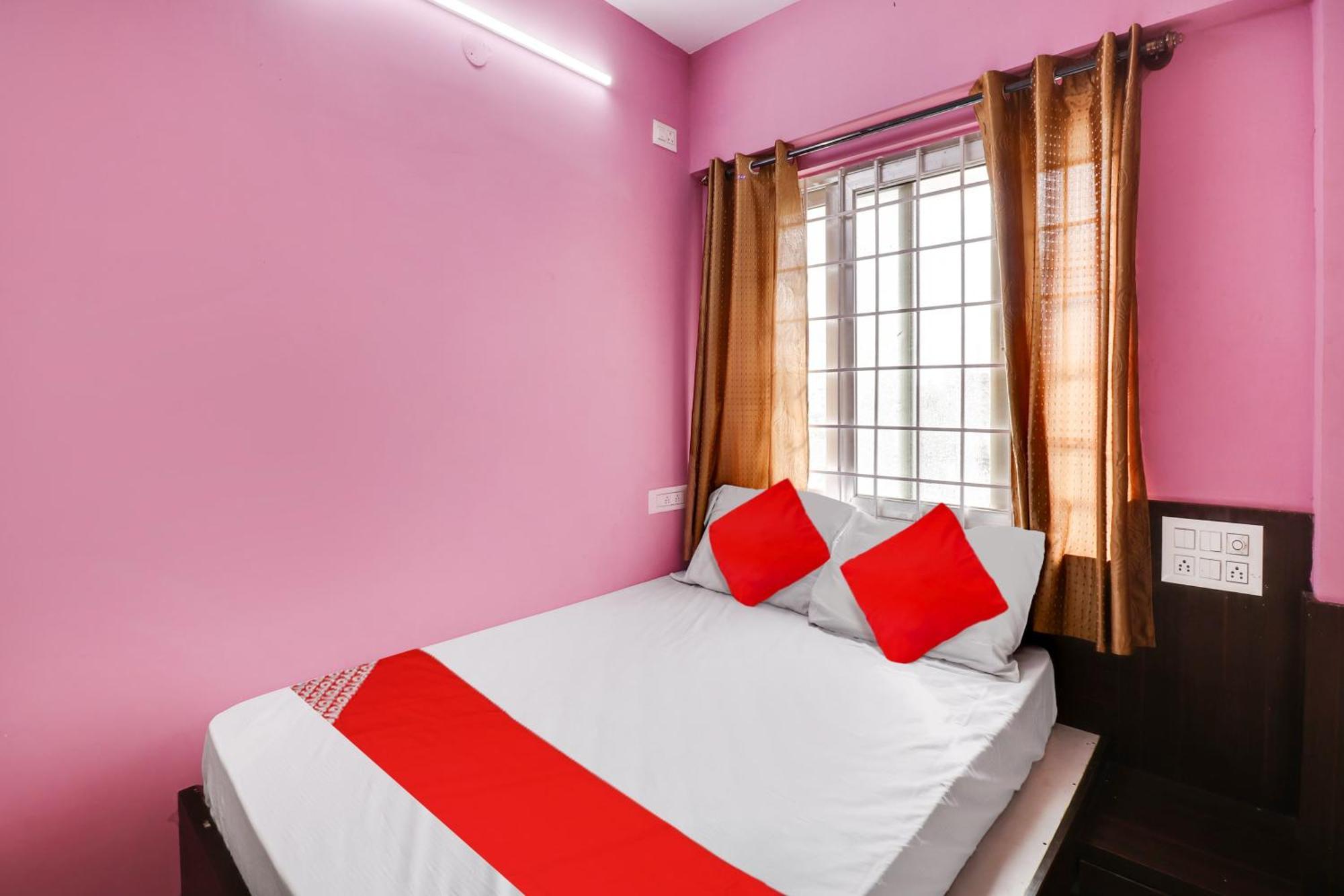 Oyo Flagship Gayathri Lodging & Boarding Hotel Bangalore Luaran gambar