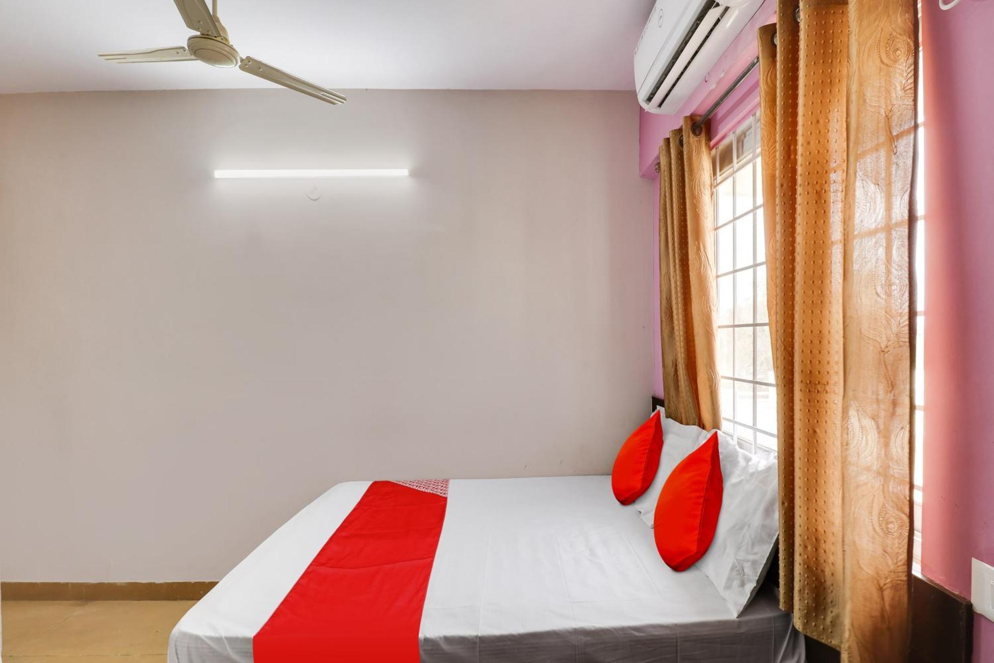 Oyo Flagship Gayathri Lodging & Boarding Hotel Bangalore Luaran gambar