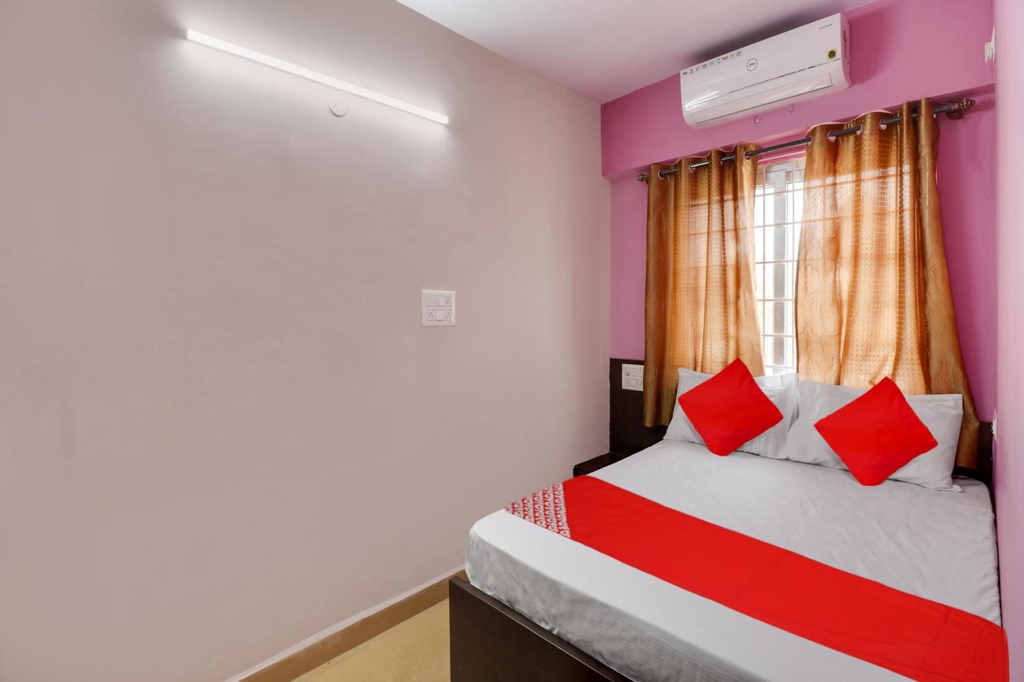 Oyo Flagship Gayathri Lodging & Boarding Hotel Bangalore Luaran gambar