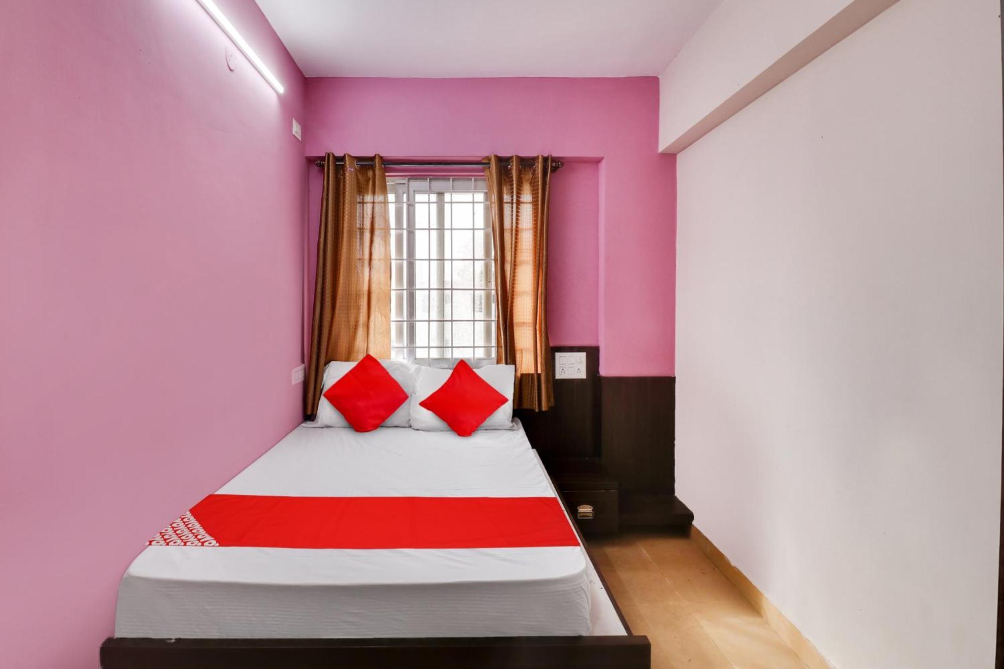 Oyo Flagship Gayathri Lodging & Boarding Hotel Bangalore Luaran gambar