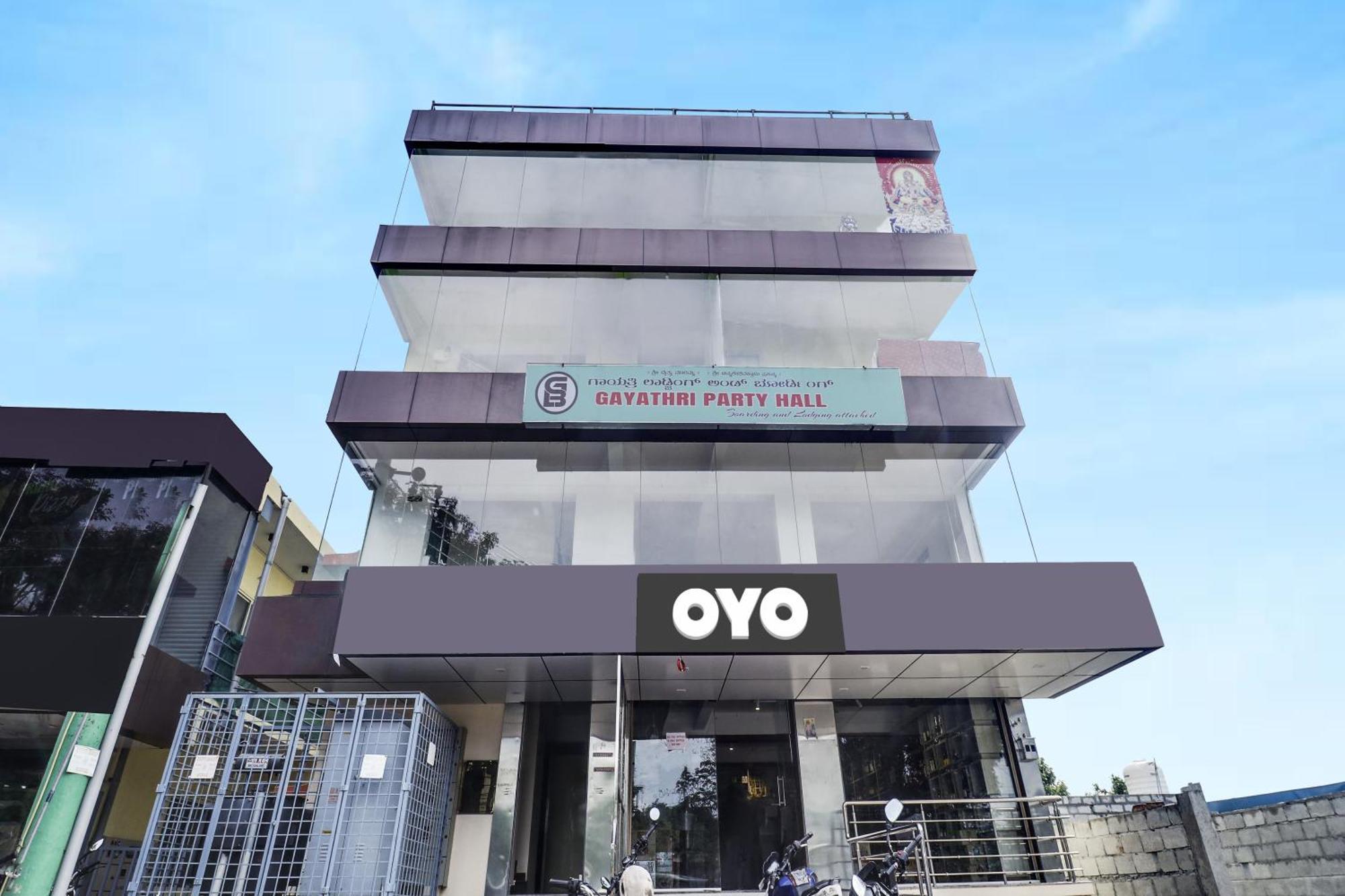 Oyo Flagship Gayathri Lodging & Boarding Hotel Bangalore Luaran gambar