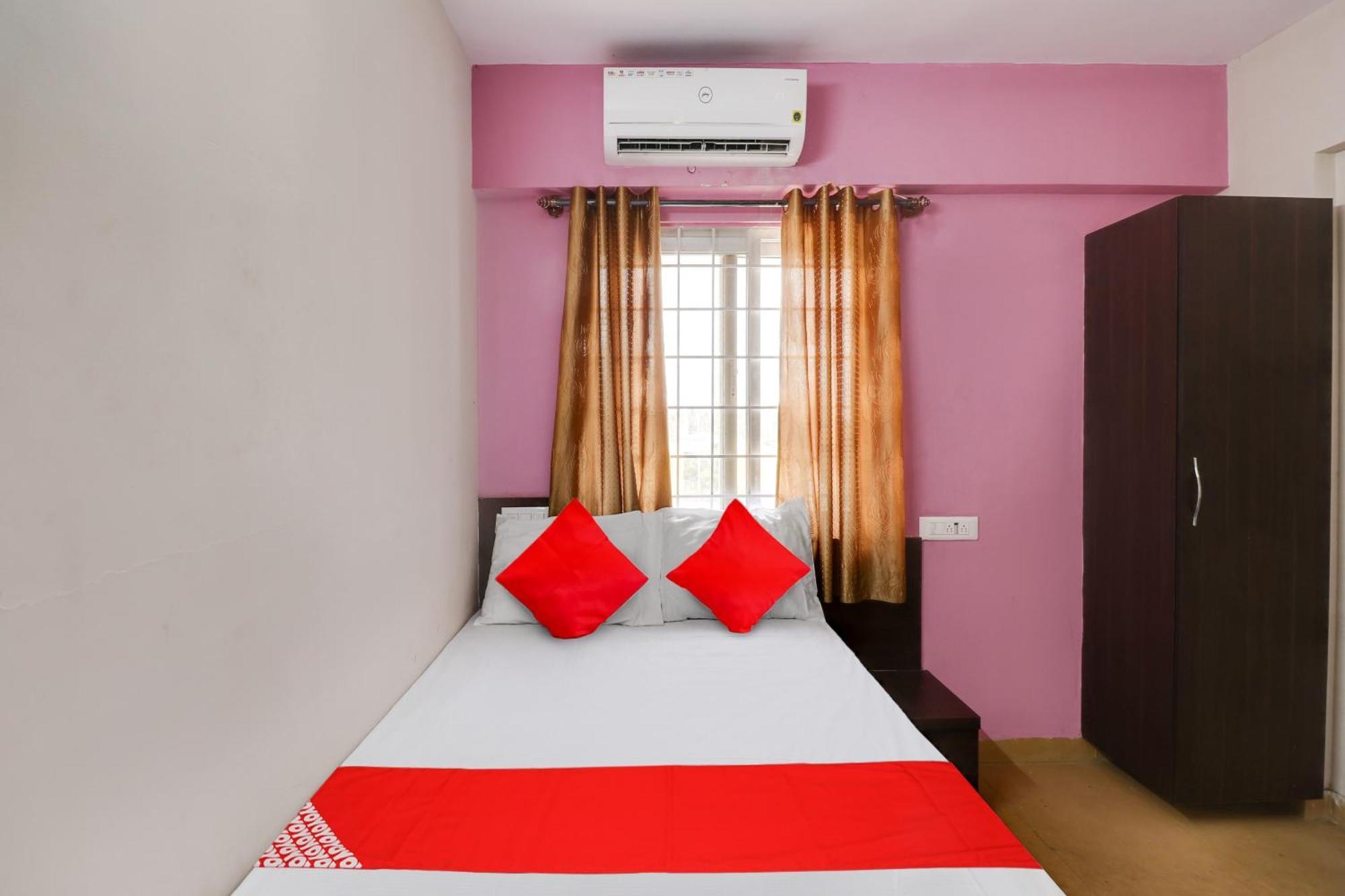 Oyo Flagship Gayathri Lodging & Boarding Hotel Bangalore Luaran gambar